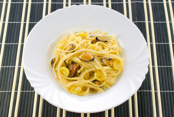Pasta with mussels in a creamy sauce
