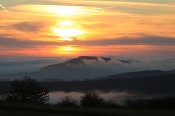 Sonnenaufgang in den Bergen