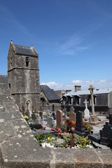 L'Eglise paroissiale du Mont-Saint-Malo et son cimetière.