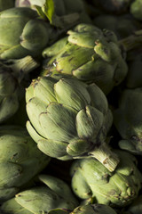 Obraz premium Healthy Raw Green Organic Baby Artichokes