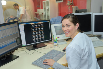 Obraz na płótnie Canvas mri machine and screens with female doctor