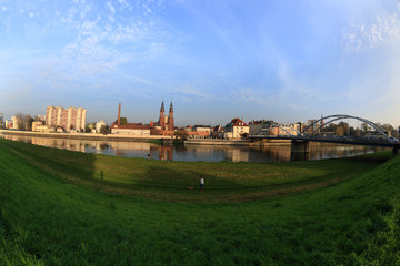 Panorama miasta Opole, widok rzeki Odry i Katedry.