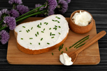 Cream cheese and chives on slice of bread