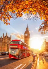 Photo sur Plexiglas Londres Les bus avec des feuilles d& 39 automne contre Big Ben à Londres, Angleterre, RU