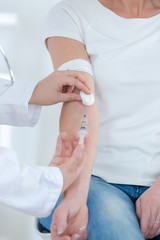 nurse do an inoculation the young woman