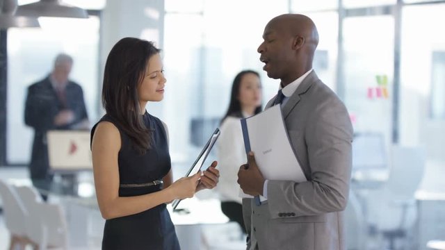  Business people at a conference meeting, chatting & meeting other delegates. 