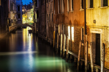 Obraz na płótnie Canvas Venice canal by night