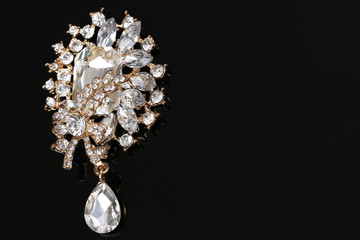 diamond on flower gold brooch