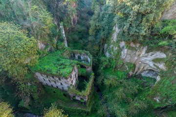 イタリア、ソレントの廃墟、ミルの谷