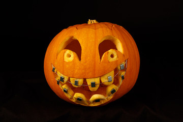Jack o Lantern mit Zahnspange