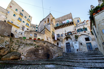 Fototapeta premium イタリア、マテーラの洞窟住居サッシ