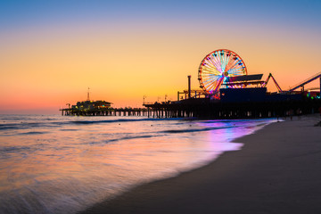 Obraz premium molo santa monica o zachodzie słońca, los angeles