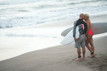 Fototapeta na wymiar Surfing couple