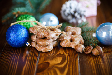Obraz na płótnie Canvas New Year's toys with gingerbread
