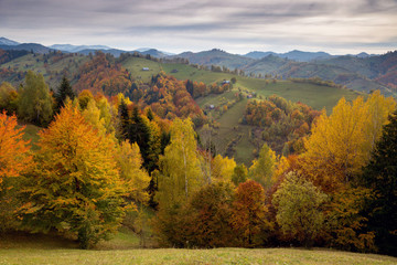 Obraz premium Beautiful autumn landscape in Transylvania
