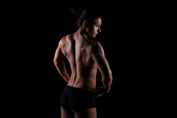 Fototapeta na wymiar weiblicher trainierter Rücken, Schultern und Arme, Lowkey