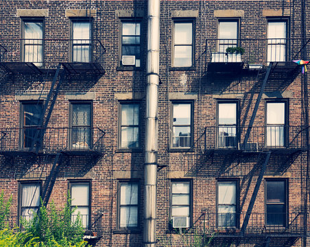 Fototapeta Old Buiding facade seen from the High Lane Park in Manhattan