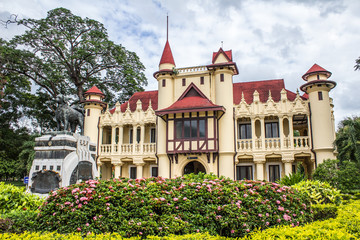 Obraz premium Sanam Chandra Palace is located in Nakorn Pathomthailand