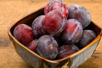 Plums in the bowl