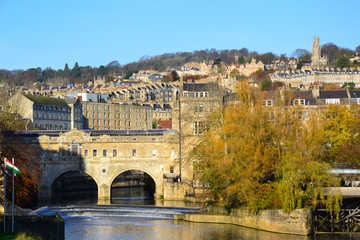Naklejka premium River, houses and bridge in Bath - England, United Kingdom