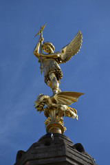 Saint Michel mont Mercure, Vendée, statue de saint michel dressée au sommet du clocher de...