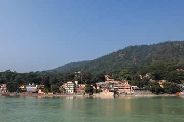Obraz premium Beautiful view of Ganga river embankment in Rishikesh