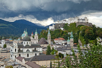 Obraz premium Gewitterwolken über Salzburg