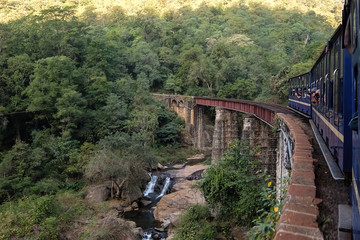 Obraz na płótnie Canvas Nilgiri mountain railway, runs between Mettupalayam and Udagamandalam in south India.