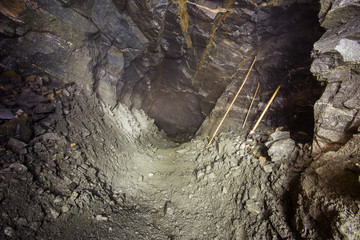 Underground quartz ore mine shaft tunnel - obrazy, fototapety, plakaty