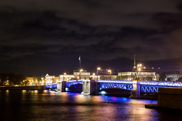 Fototapeta na wymiar Palace bridge in night Saint-petersburg
