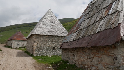 Fototapeta na wymiar Villaggio di pastori a Lukomir in Bosnia Herzegovina