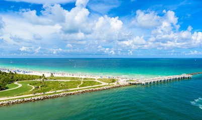 Fototapeta premium South Pointe Park and Pier at South Beach, Miami Beach. Aerial view. Paradise and tropical coast of Florida, USA.