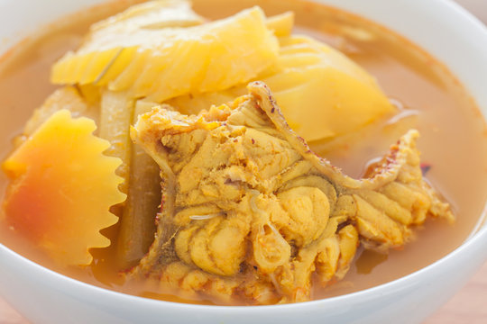 Yellow curry with fish and papaya