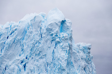 Obraz premium A huge iceberg has calved from a glacier. Showing beautiful blue ice