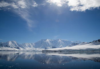 Obraz na płótnie Canvas A mountain range in Antarctica.
