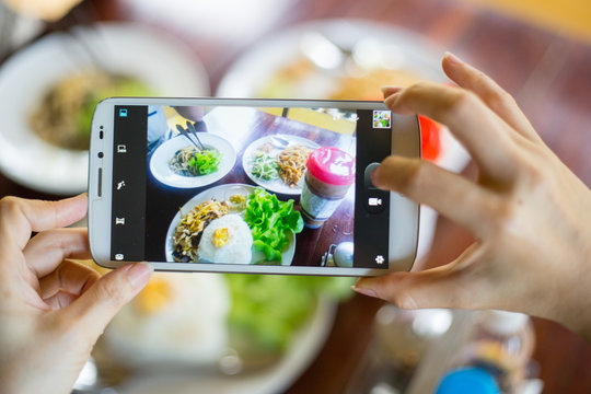 Photo food with smartphone