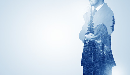 Obraz premium Businessman standing with mountain