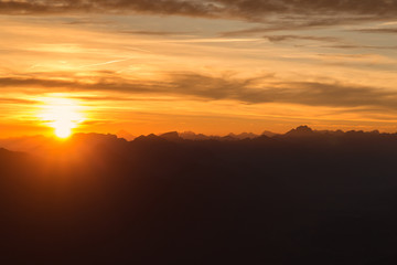 Fototapeta na wymiar Herrlicher Sonnenuntergang in den Bergen
