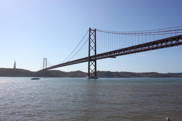 Fototapeta na wymiar Ponte 25 de Abril