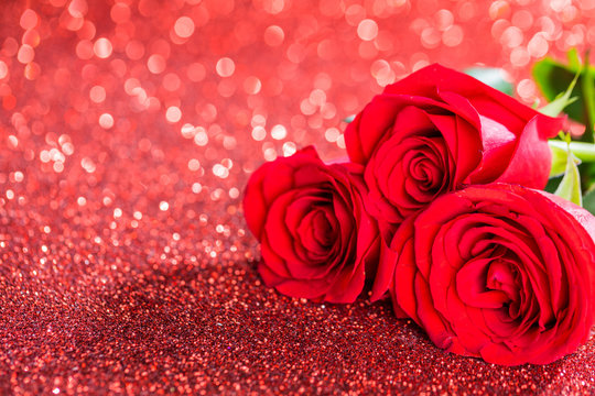 Red roses on glitters
