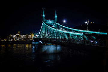 Fototapeta na wymiar Szabadság híd Budapest