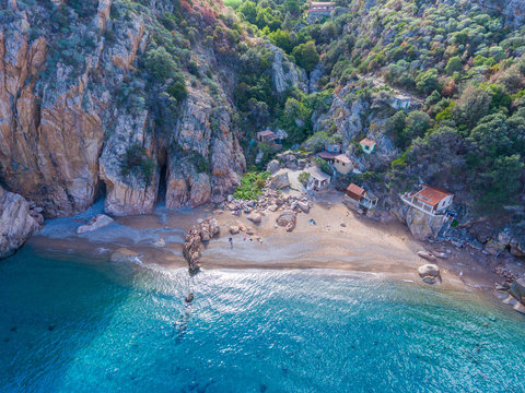 Strand von Ficajola im Golf von Porto an der Westküste von Korsika