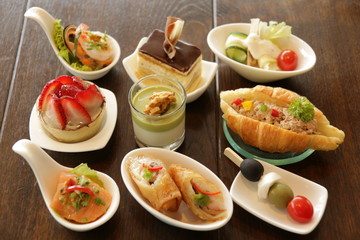  Delicious assorted mini food cocktai banquet