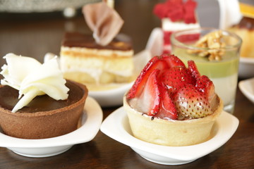  Delicious assorted mini dessert cocktai banquet