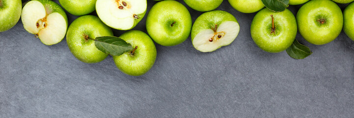 Äpfel Apfel grün Obst Banner Schiefertafel Textfreiraum Frucht Früchte von oben