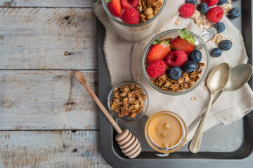 Breakfast parfait with homemade granola, fresh fruits and yogurt