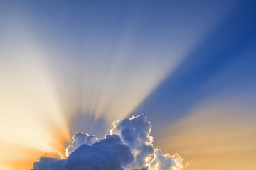 Fototapeta premium Sun rays come through clouds