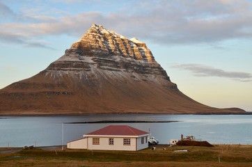 アイスランド　スナイフェルスネス半島　キルキュフェットル　国立公園　氷河　冬　iceland island winter snaefellsnes peninsula national park arnarstapi jokull glacier　Kirkjufell