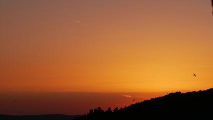 Tramonto infuocato nel cielo della Toscana