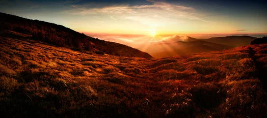 Poster Panoramablick auf den Sonnenuntergang im Tatra-Gebirge © aboutfoto